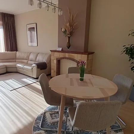 アパート Charmante In Wilrijk