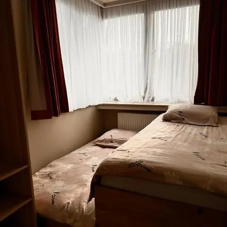 Charmante Appartement In Wilrijk 아파트 *
